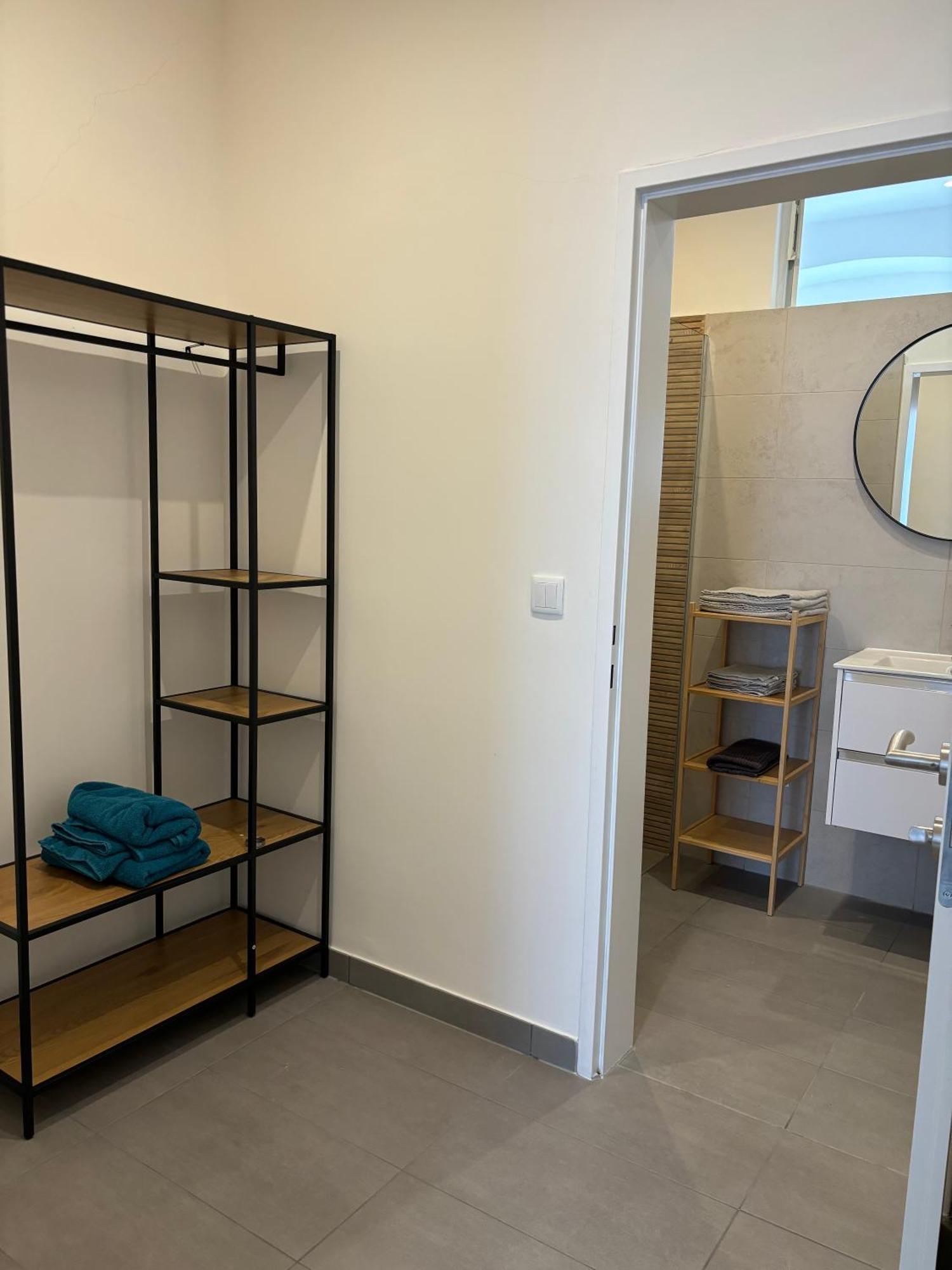 Traumhafte Wohnung Fuer 3, Grosszuegig, Walk In Dusche Вена Экстерьер фото